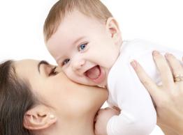 Mama met baby - stockphotoscom 6284006